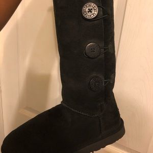 black uggs